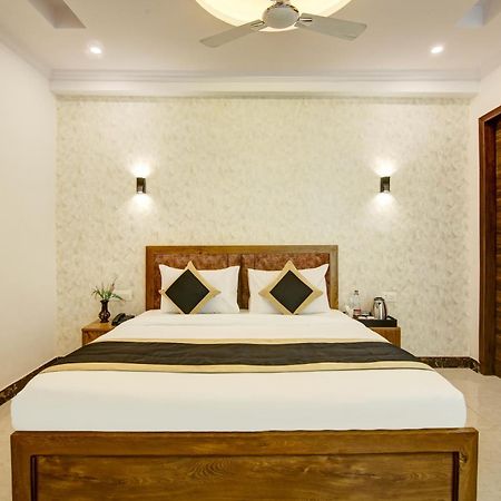 Hotel The Emporio Grand Near Vaishali Metro Station Газиабад Экстерьер фото