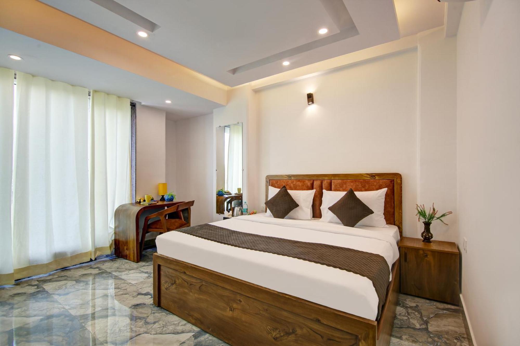 Hotel The Emporio Grand Near Vaishali Metro Station Газиабад Экстерьер фото
