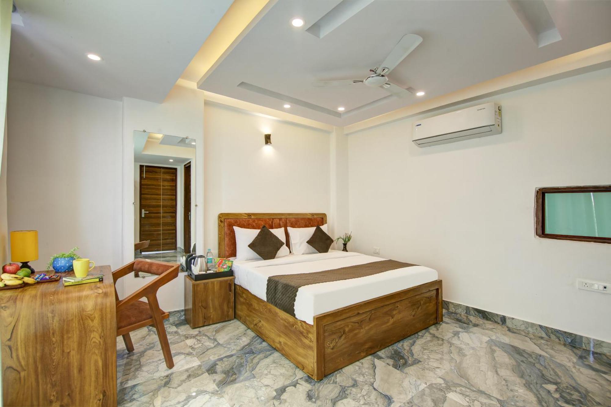 Hotel The Emporio Grand Near Vaishali Metro Station Газиабад Экстерьер фото