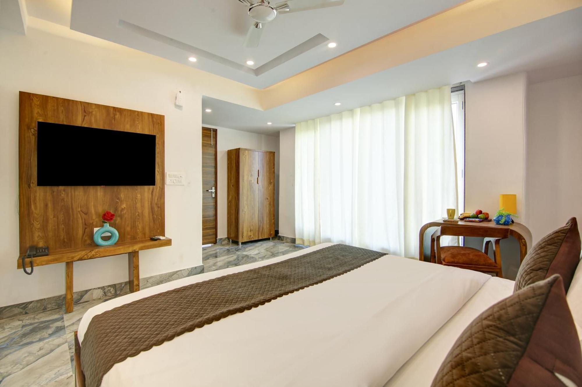 Hotel The Emporio Grand Near Vaishali Metro Station Газиабад Экстерьер фото