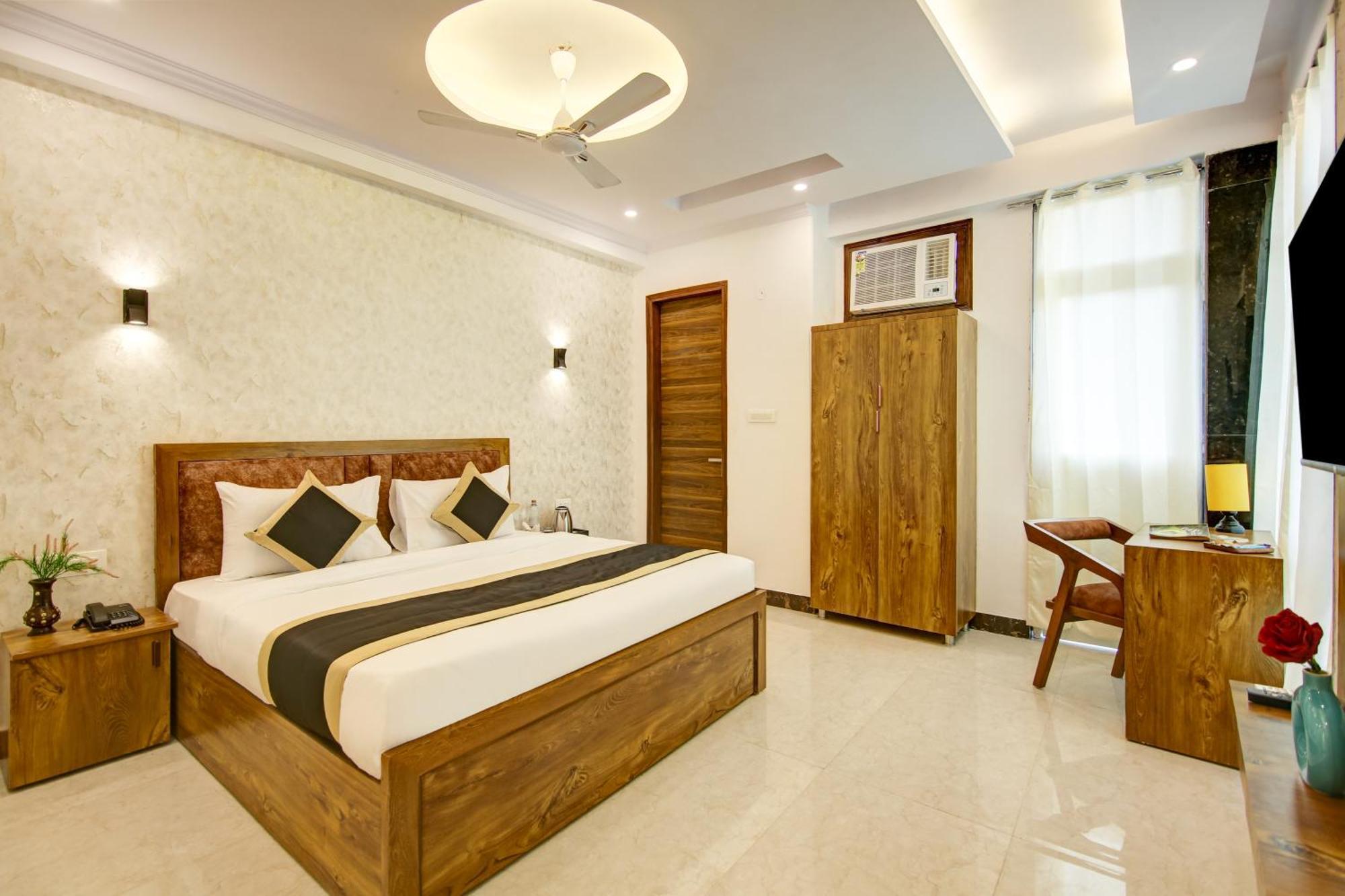 Hotel The Emporio Grand Near Vaishali Metro Station Газиабад Экстерьер фото