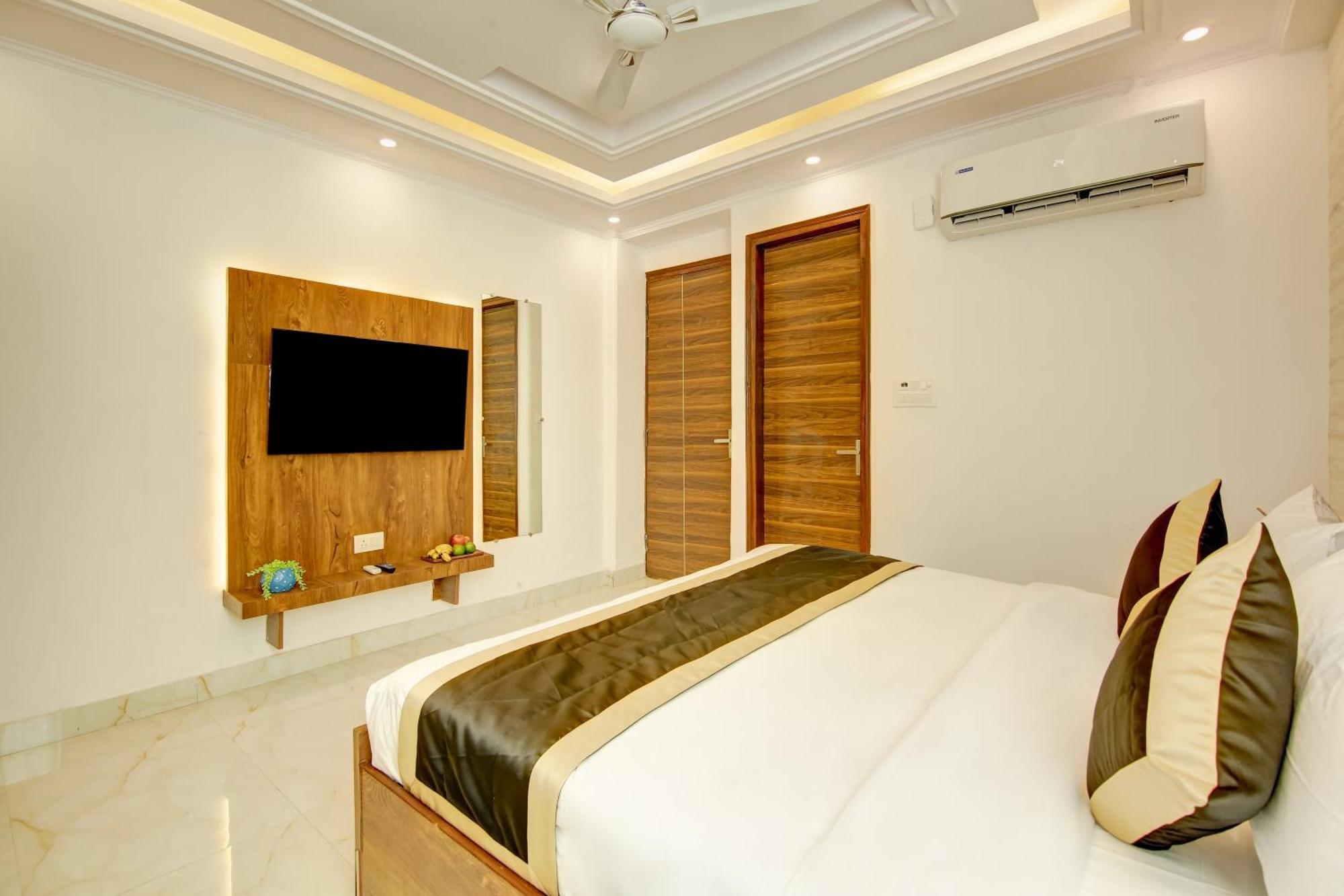Hotel The Emporio Grand Near Vaishali Metro Station Газиабад Экстерьер фото