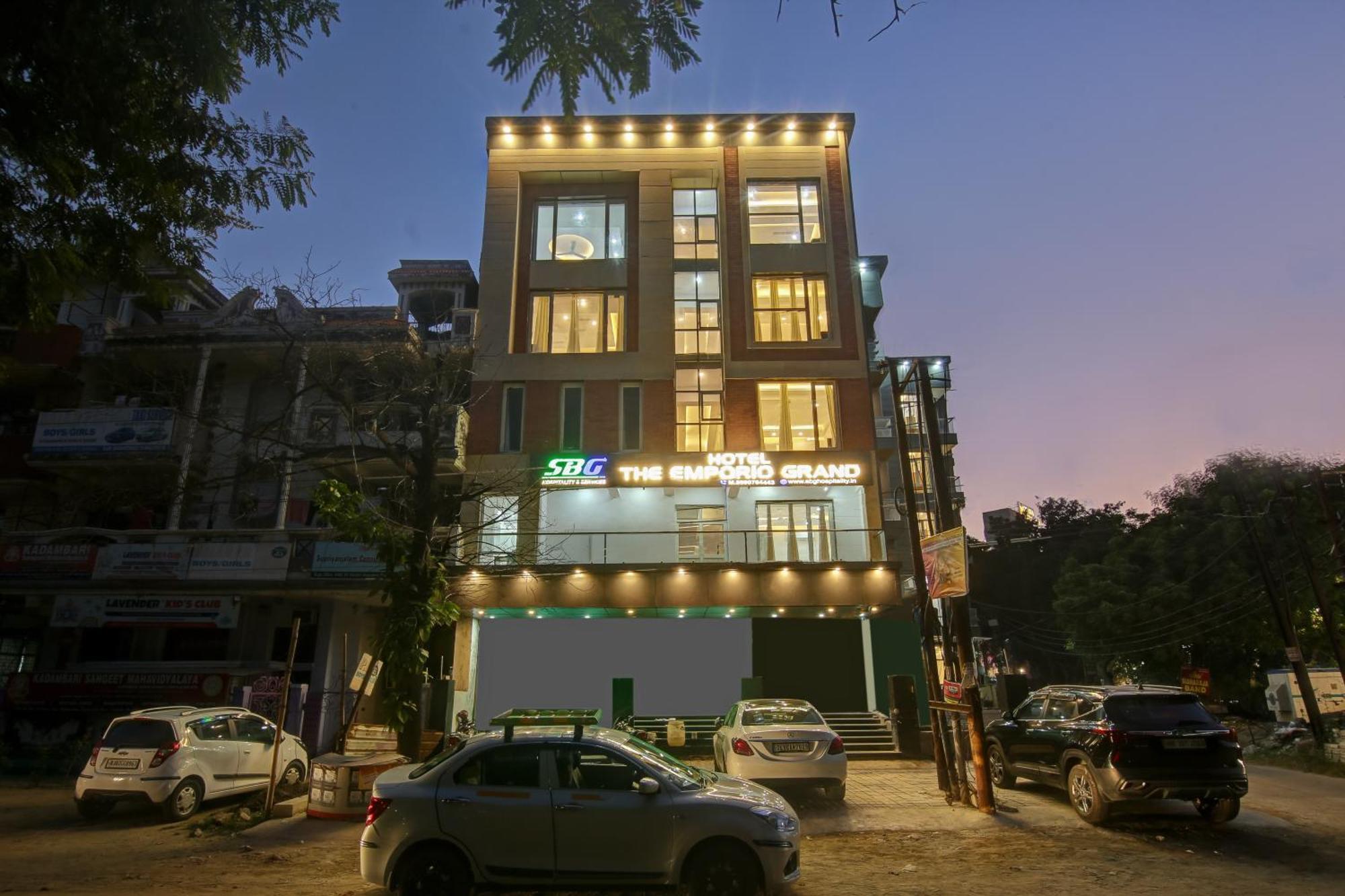 Hotel The Emporio Grand Near Vaishali Metro Station Газиабад Экстерьер фото