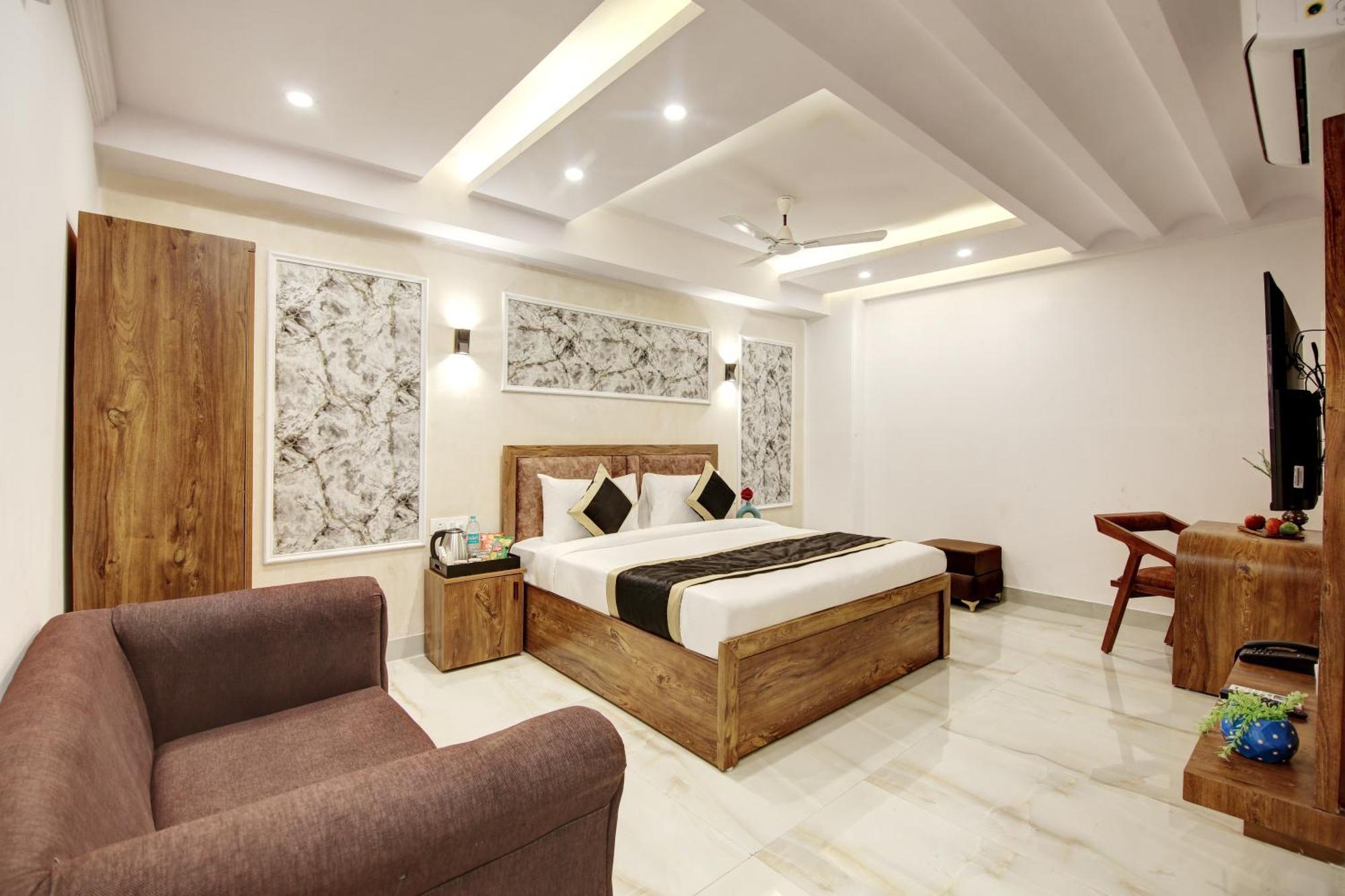 Hotel The Emporio Grand Near Vaishali Metro Station Газиабад Экстерьер фото